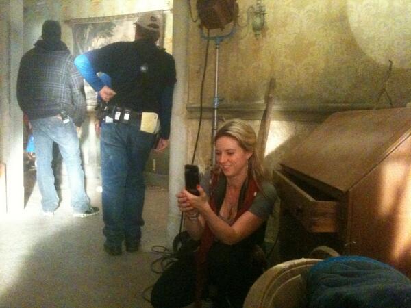 officialtobin's tweet photo. Hair key, Leslie Borchard, on set of @DarkHouseFilm. Love her work…exacting, with a keen eye. #indiefilm #horror http://t.co/Pz8oFOhDqo