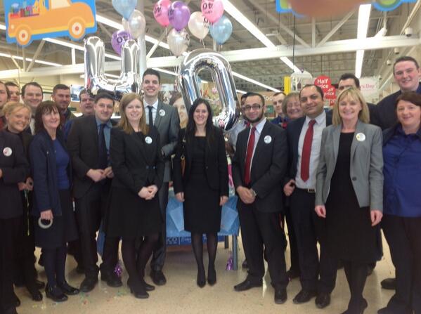 Happy 40th Birthday <a href="/PamCTaylor/">PamTaylor</a> from your Team @Tesco_Chadd <a href="/SJMR1/">Steve Rogers</a> 🎂🎉🎁🎊 #Inthenorth