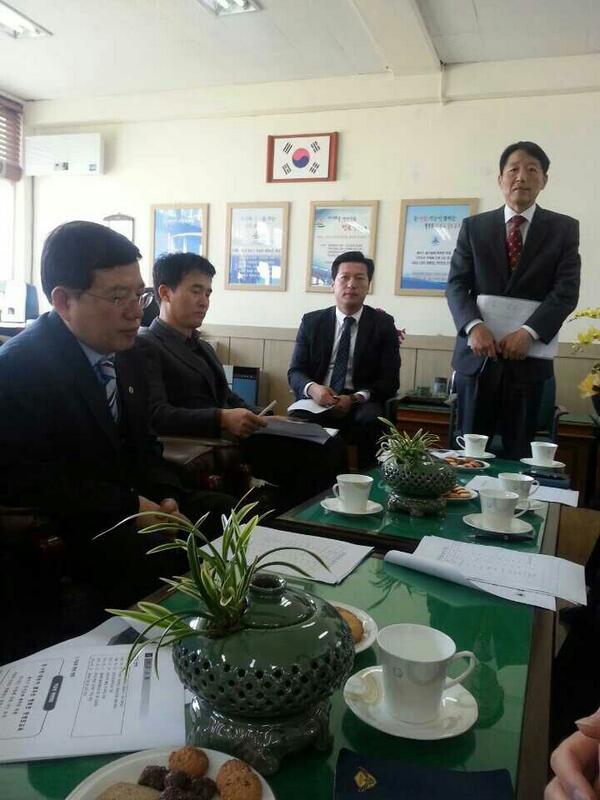 오늘은 장생포 초등학교 발전 지원 사업 보고회 및 간담회에 참석 했습니다. 
학교는 학생들을 위해서 어떤 형태로든 발전해야하며, 그러기위해서는 지속적인 연구가 필요할 것입니다.