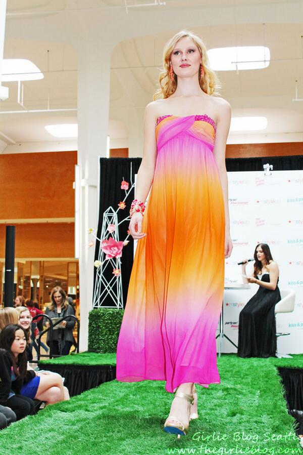 GirlieBlog's tweet image. Gorgeous gradient dress from @Macys #MacysProm @ShelbyOChurch @Hairodynamic