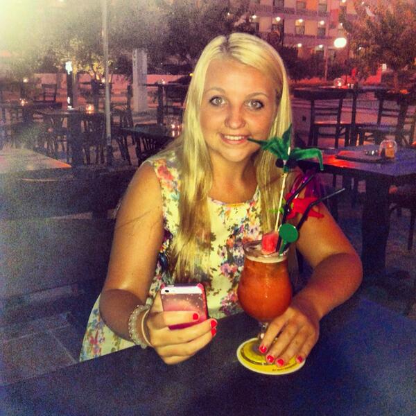 Happy 18th Birthday Beautiful Bubs <a href="/ErinVictoriaL/">Erin Loughlin</a> 😘. Plenty more cocktails this weekend 🍹🍹