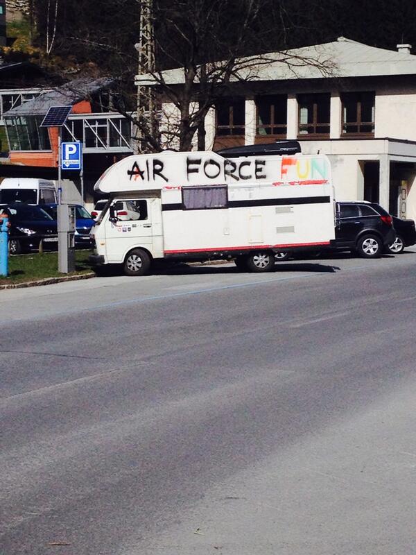 sjungnikl's tweet image. das leben verstehen lernen in #badgastein #airforcefun #haha