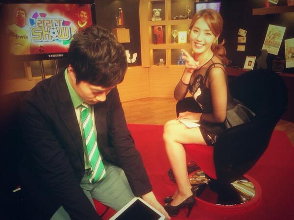 lashow1314's tweet photo. 봄기운이 물씬 느껴지는 금요일 밤 11시! 라리가쇼는 28라운드 소식을 들고 찾아갑니다~ :) 신나는 주말을 앞둔 기분 좋은 금요일! 정인영 아나운서,박찬하위원과 함께 프리메라리가의 매력속으로 풍덩 빠져보세요! http://t.co/IE4USpGa5I