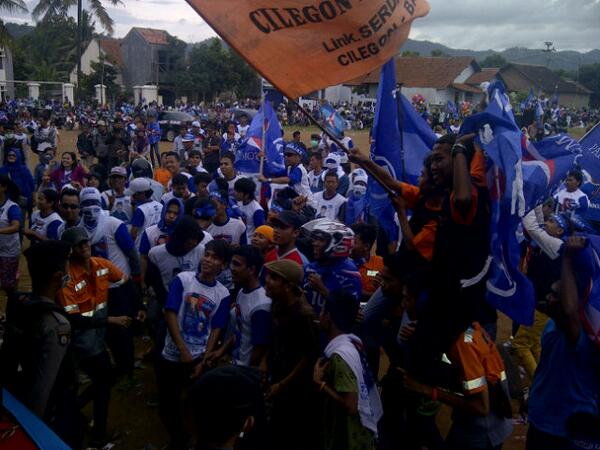 banten_mc's tweet photo. Kampanye nomor 7 partai demokrat tingkat Kota Cilegon, Jumat (21/3) sore dihadiri Ketua DPD  H A'eng Haerudin. http://t.co/d6UCUo1kzJ