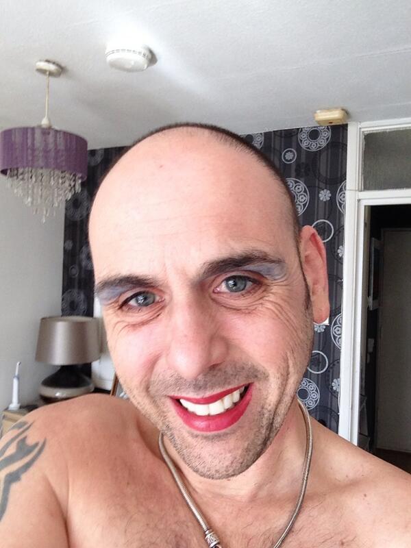 UbuntuProject's tweet photo. Women are taking make up off for cancer awareness - men are putting it on! http://t.co/59JsMRdJld