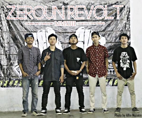 BLpoppunk's tweet photo. @Azye_Rock @bustomyrifa @bags_banney @Argaarizal @assibith @ZerounRevolt #kerassssss http://t.co/Jg02ibH0nQ