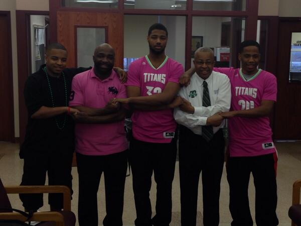 arsenal_tech's tweet photo. Pink out http://t.co/er8EH6XIoA