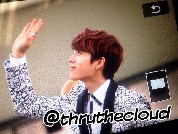 thruthecloud's tweet photo. [PREVIEW] 140321 영등포 타임스퀘어 #투하트 팬싸인회 #우현 . *_* http://t.co/Lllz4zrNhl