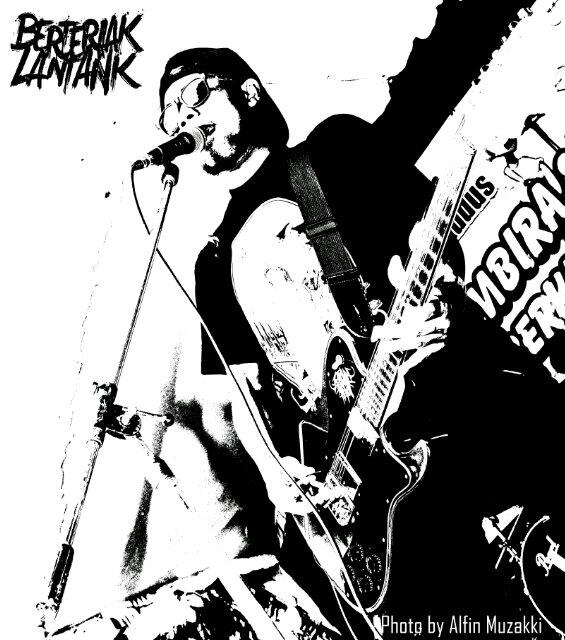 BERTERIAK LANTANK <a href="/Azye_Rock/">Romo Azye Punktadewa 🇵🇸</a> vocal and guitar wearing <a href="/ZerounRevolt/">ZEROUN REVOLT</a> #kerassssss