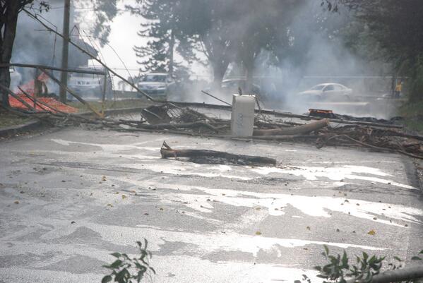 DiarioAvance's tweet photo. #Barricadas en #LaRosaleda #LosSalias #21M 08:35 am http://t.co/I5eRrcMAgl