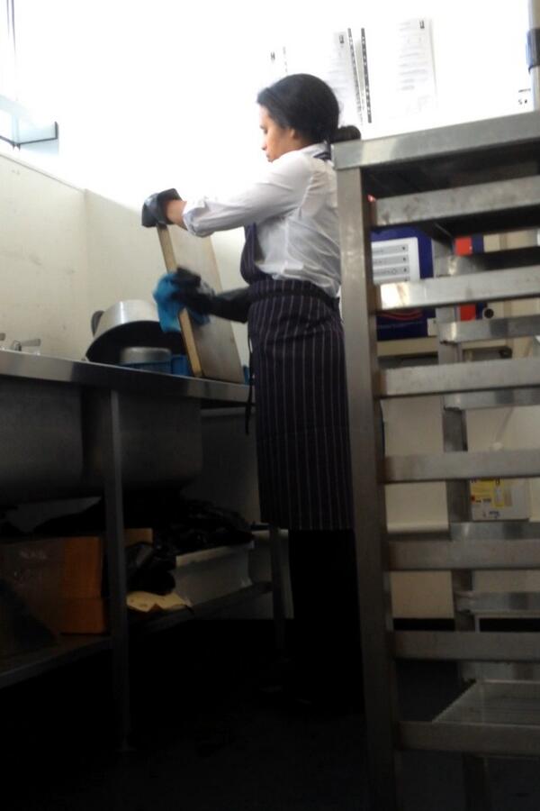 AlexShimwell's tweet photo. @batesywba looool we got a woman from the agency and she smells like B.O http://t.co/uUGfdpKH0Z