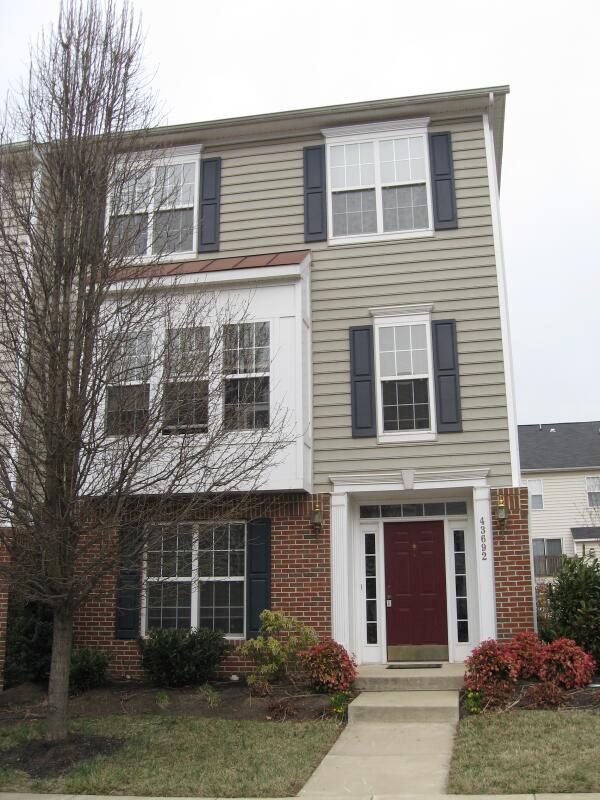 HannahMoves's tweet photo. 43692 Balmoral Ter #Ashburn #Virginia - Check out this 4 bed end unit #Rental Just in time for #Spring! $2,050 http://t.co/VmaBVpgpWs