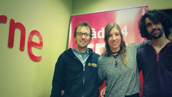 A punt d'entrar en directe a <a href="/radio4_rne/">radio4_rne</a>  !!! A les 14.45 h ens entrevisten i acustiquegem en directe!