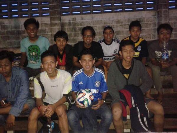 Habis futsal dengan teman-teman <a href="/Dorks_Kudus/">Dorks Kudus</a> #sehat