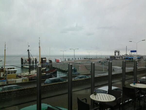 antoniamo's tweet image. Gelukkig het #ebookplatform van de bieb en wifi om een boek te downloaden. Wachten op de veerboot op #Terschelling