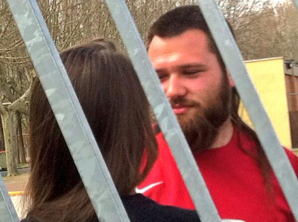 Me hago entrenador para meter Fichas <a href="/santimelenascrc/">santi</a> #CERDO . El Capi no pierde el tiempo!! <a href="/LigoteosMinas/">Ligoteos Minas</a>