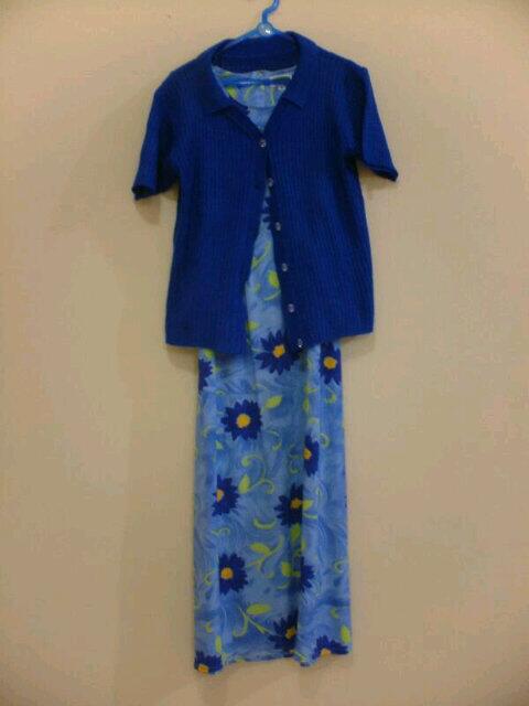 TheSecondValue's tweet image. DRESS TANPA LENGAN motif sunflower biru,size M, cardi tdk termasuk #50rb   #secondstuff #secondhand #garagesale