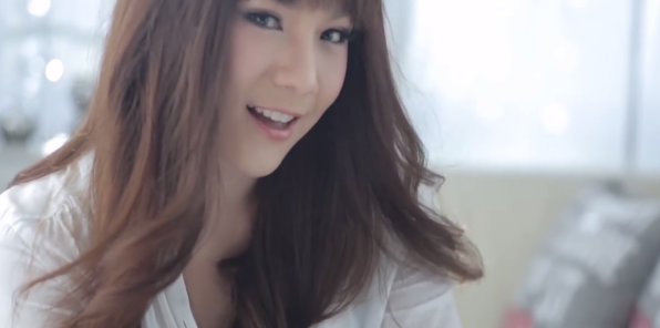 whats_jp's tweet photo. 史上最高に「PR効果が高い」と言われたブラジャーのCM 

→ http://t.co/gdJgEq7I9b http://t.co/ZhdMw1bYQT