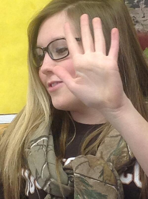 AshleyC1125's tweet photo. When teachers try to actually teach us on a game day ✋ http://t.co/QOQkaI3NPk