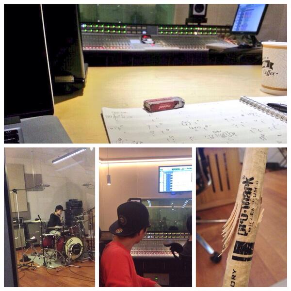 depression42's tweet photo. "@ksotmfdhd: 힘들었어요 ㅠㅠRT @BandToXic: 퇴근!! http://t.co/tfH5GJ0FhB"