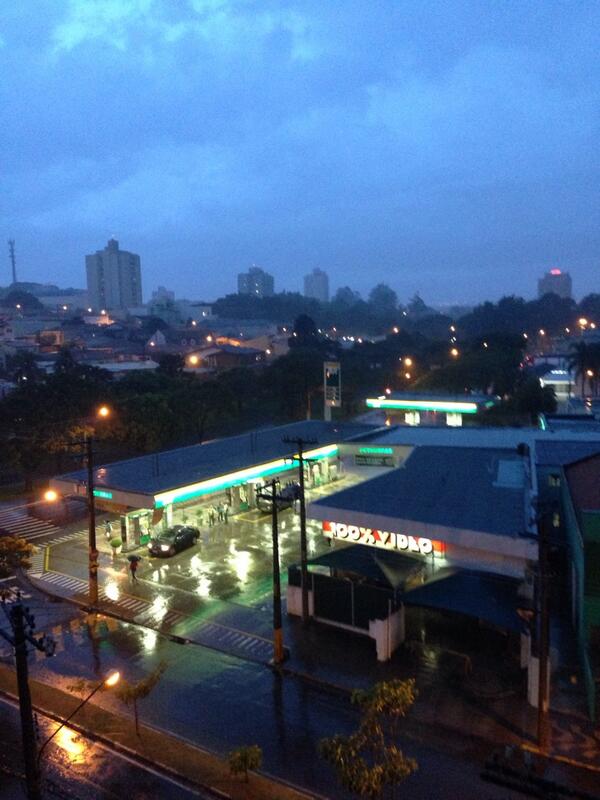 cube_webdesign's tweet image. Chuva, café e job. (@ naVaranda Marketing Criativo) 4sq.com/1dy9NC6