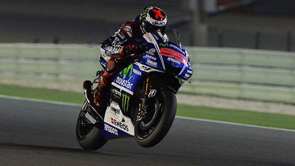 MediasetMotor's tweet photo. VIDEO-CRÓNICA → Aleix Espargaró es el hombre a batir en Qatar http://t.co/c6postKj0q #megustanlasmotos  #MotoGP http://t.co/07QEwA9C2Q