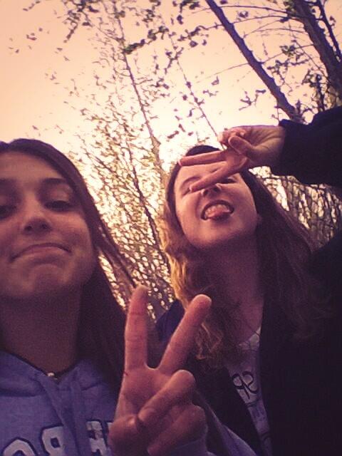 Merarranz_3's tweet photo. Esaaa buena caminataaa con la loca de @Ines_VanDam #tequieroocaraculoo http://t.co/pU0NRVqOn3