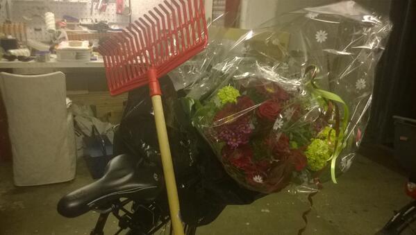 ProcapNWS's tweet image. Die scheidende Präsidentin Pia Fankhauser dankt für die vielen Geschenke zum Abschied, alle heil angekommen,😊