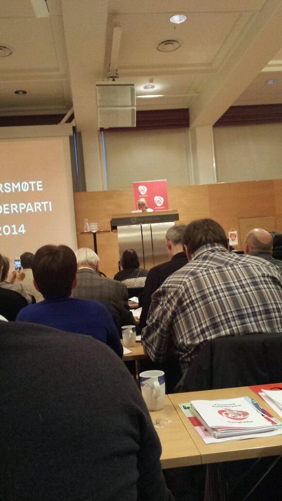 auf_hammerfest's tweet photo. Åpningstale fra Ingalill Olsen på #FAP14 http://t.co/9Jyb1Kq7KC