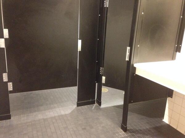 bathroom_rating's tweet photo. LIBRARY WEST: waited in line for an unrewarding experience. dark and dank. key feature=terrible space management http://t.co/KLLS0TcWpy
