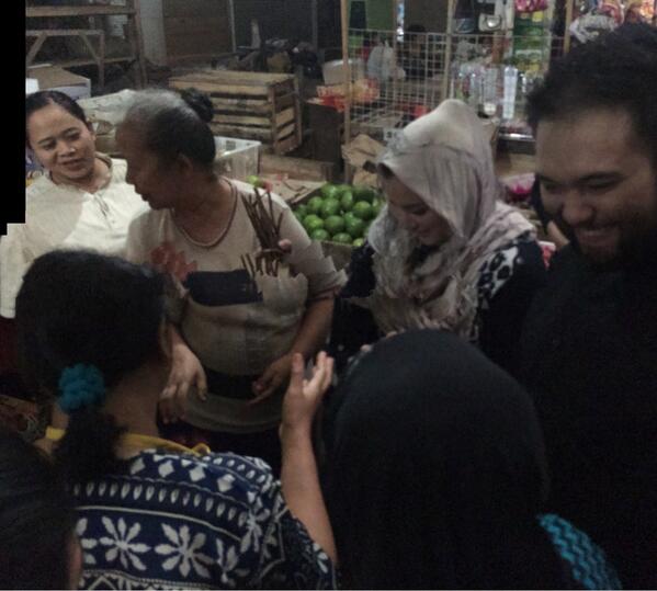 JaneShalimar_3's tweet photo. their happiness is our privilege!! (at Blitar) #MSP1forJatimVI Cc; @Didi_Soekarno @adheDarmawan @NasDem http://t.co/mD7zr1YmQJ