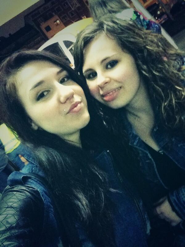 Esperando a <a href="/david_santos_91/">David Santos</a> con <a href="/mayo_selene/">Selene</a>