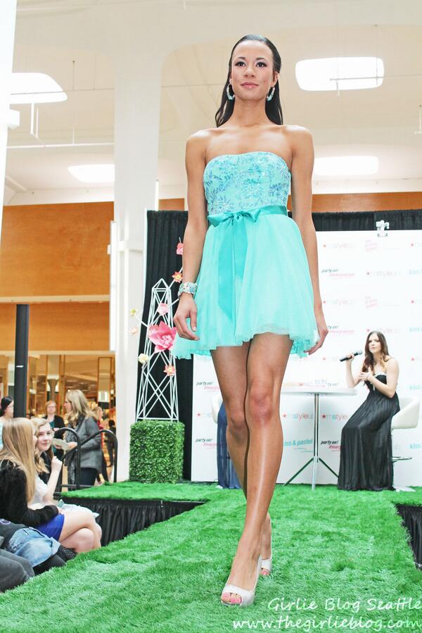 GirlieBlog's tweet image. New post: bit.ly/OFDJX5
@Macys #MacysProm @ShelbyOChurch @HairODynamic