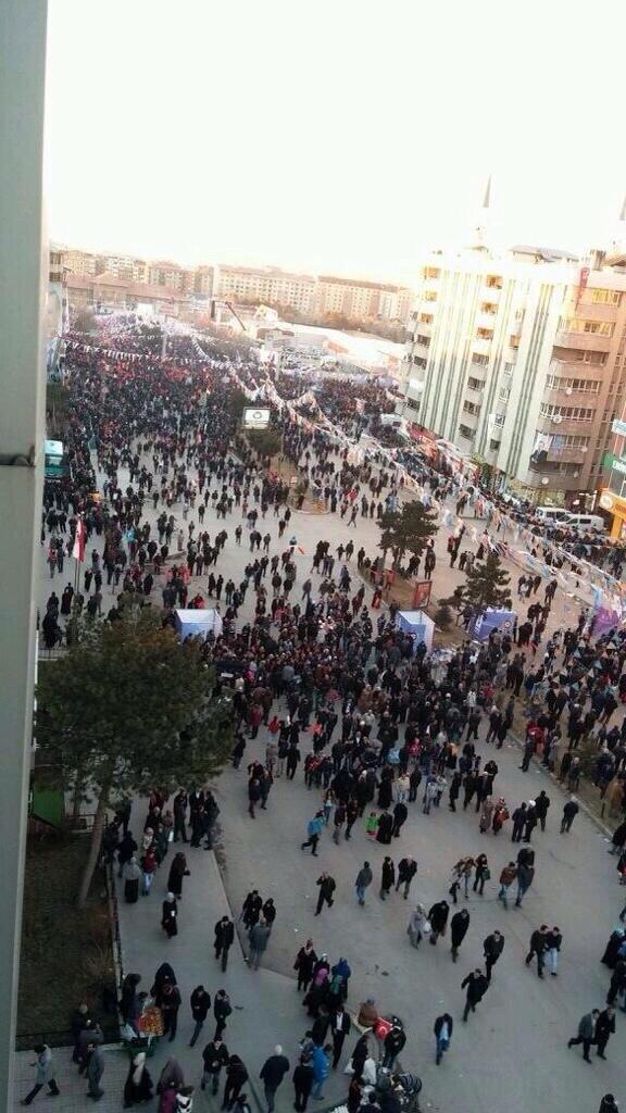 HasanCucuk's tweet photo. Hocaefendiye hakareti meydanı terk ederek gösteren Dadaşlara teşekkürler #HaksızlıkKarşısındaDilsizOlmak http://t.co/sBBjRZl20E