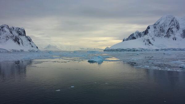 Reflections. A quiet moment frozen in time. <a href="/sydneydxb/">Sydney Atkins 😷</a> @robswan2041