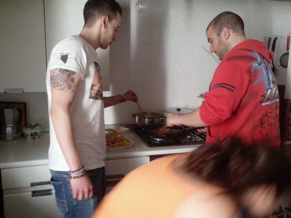 JoshuRD's tweet photo. Q dos pedazo de cocineros!!! Jajajajajaja http://t.co/R1WSoVYZtZ