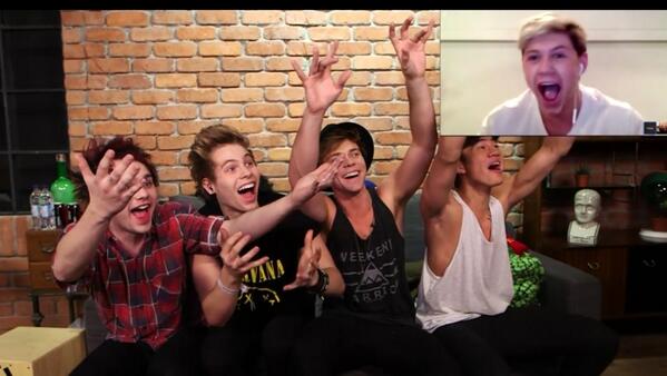 whatamitosayy's tweet photo. И ТУТ Я ОФИГЕЛА 
#5SOSLivestream http://t.co/Z2BMK6DLc1