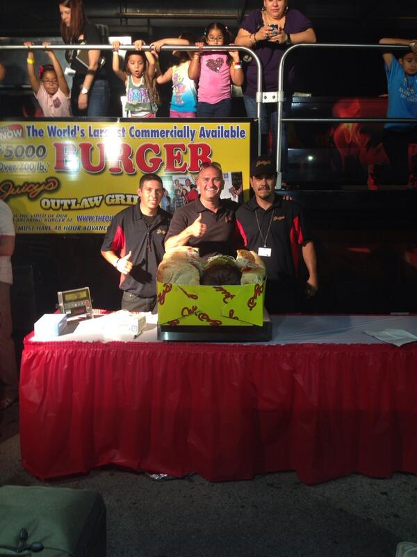 Omg the worlds largest commercially available hot dog   On the menu at Juicys weighing in at 125 lb