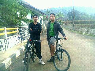 DenCyberCrime's tweet photo. Olahraga dulu akh,, bersepeda ria with muhamad yakub http://t.co/jAaHUZgEJG