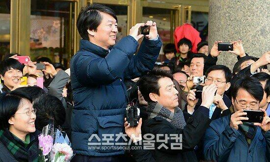 그냥 찍는걸수도 있지만 셀카일수도 있습니다.