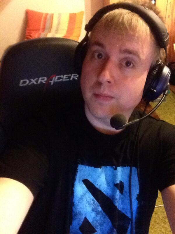 Ni sitter dr I Ventrilo och spelar DotA!