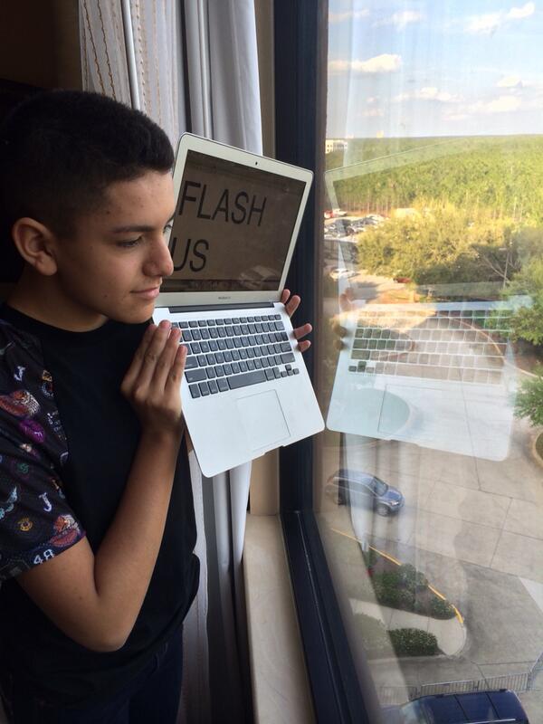 andrewlowe's tweet image. just anthony saying hey to some fans outside the hotel