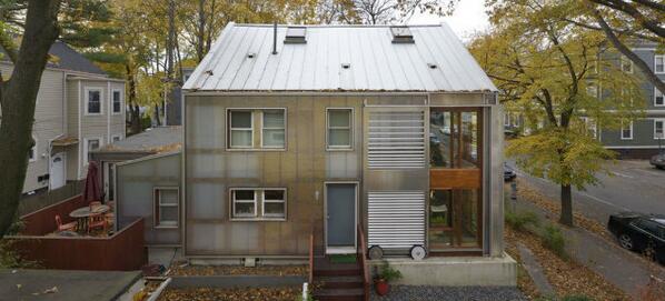 This super energy-efficient house is made of plastic gizmo.do/set88dn
