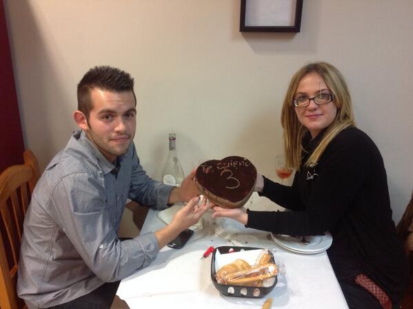 inma3007's tweet photo. Tres añicos con mi amor @Victticos #teamooooo http://t.co/UUooCIpAq1