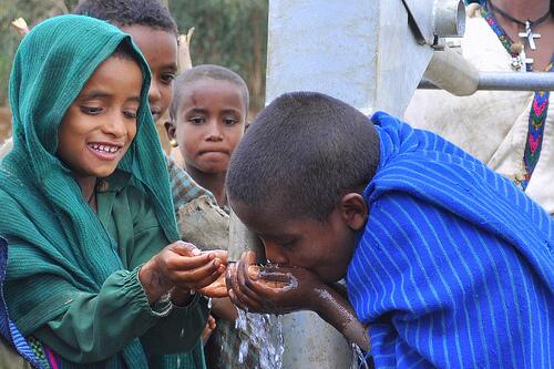 Water's tweet photo. Want to be a world changer this weekend? Give someone in need a #waterday. http://t.co/555EowVOBu http://t.co/CF5f9Rs8aP