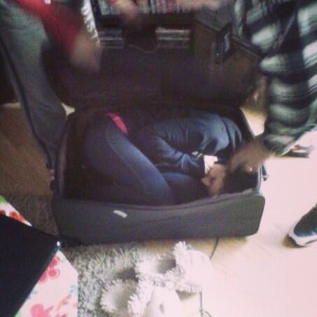 lolo_fofo's tweet image. @MatttDavey this is me showing u that I can for real...fit in a suitcase 😂😂 #packme #travelwithanurse