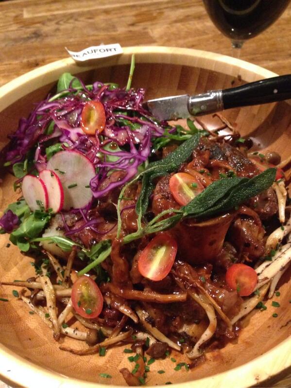 Beaufortcafe's tweet photo. Osso-bucco, sauce champignons, crème, cacao et soupçon de café. http://t.co/ey2StSBgw3