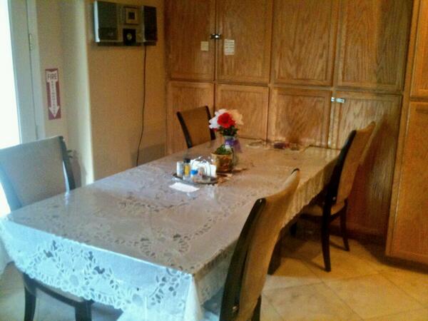 hkhj's tweet photo. Dinning area.... http://t.co/D1UyaAXznD