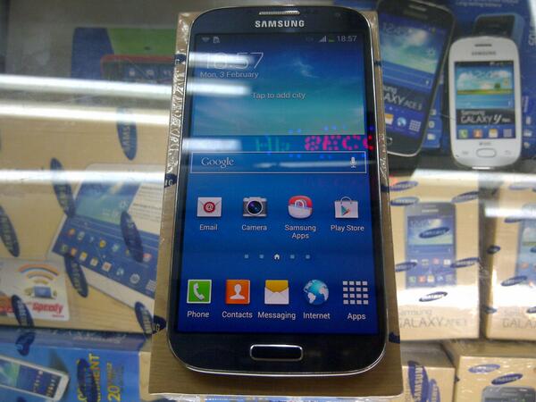global_shop7's tweet photo. ▬ PROMO CUCI GUDANG-►STOCK TERBATAS SS S4 white HRG 2,750JT/ 0857-5720-3957 pin 293B4BFF Follow☞ @mahkotAa7 https://t.co/OIYdcECXVM