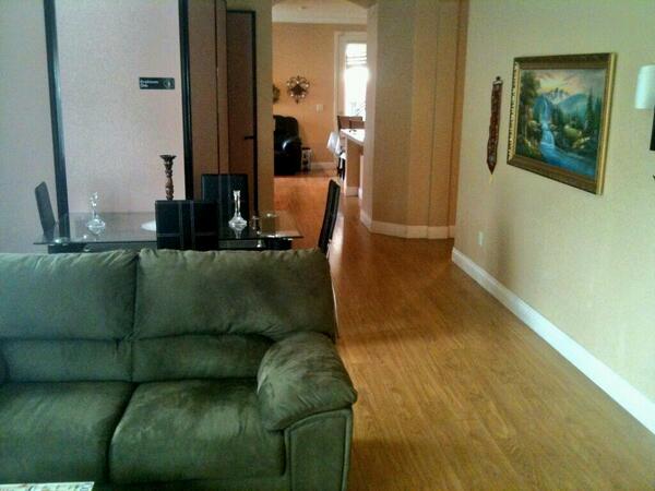 hkhj's tweet photo. Your lobby... http://t.co/GRq07VI315